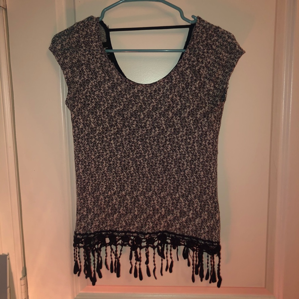 Shirt with fringes at the bottom